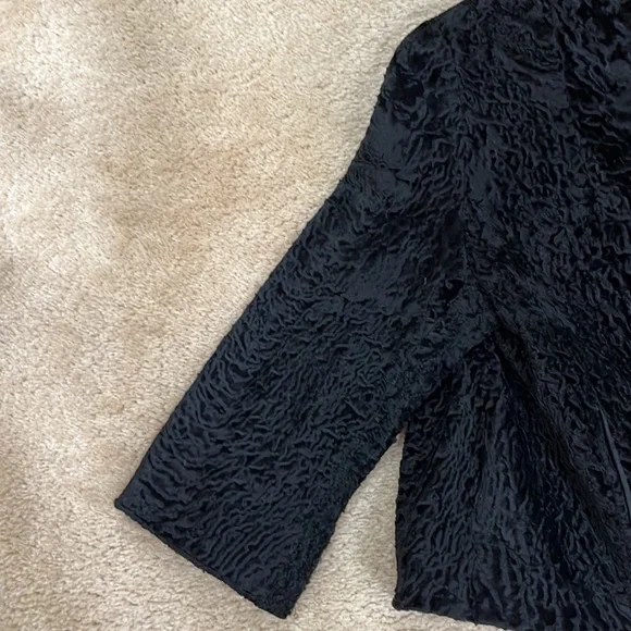 Vintage lambs fur coat with fur collar from Maple Furriers in Oak Park Illinois. - Picture 8 of 11